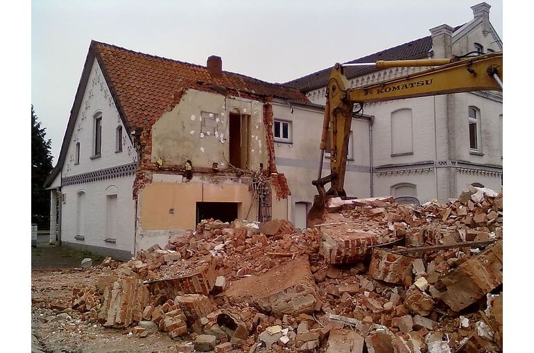 abort-house-demolition-demolition-renovation-dilapidated-building