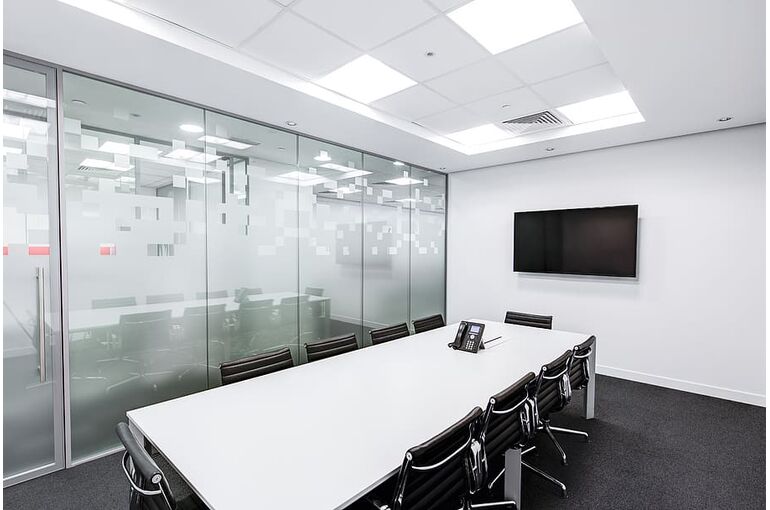 meeting-room-table-screen-conference