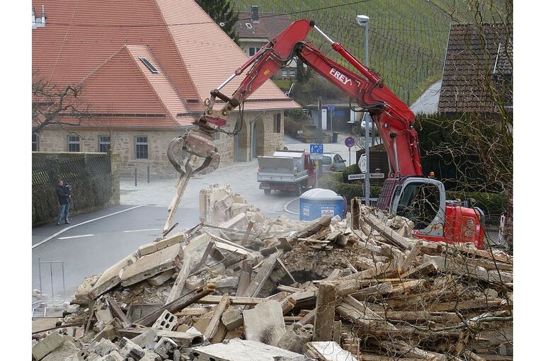 home-demolition-work-excavators