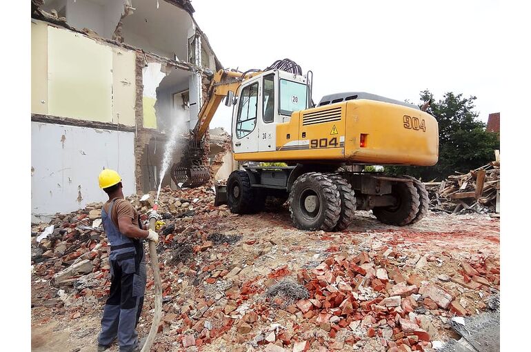 house-demolitions-house-demolition-excavators-water-hose